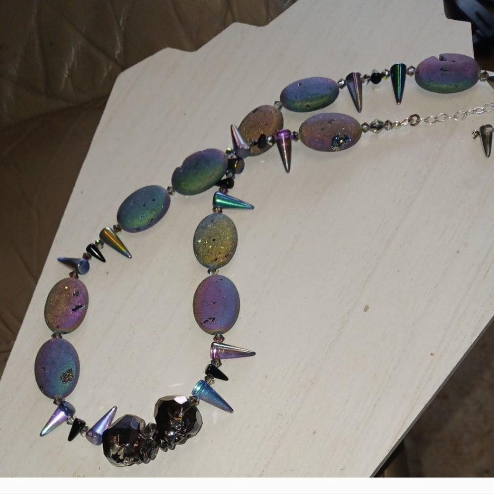 Rainbow druzy geode agate crystal necklace with glass skulls & spikes &earrings - Picture 10 of 15